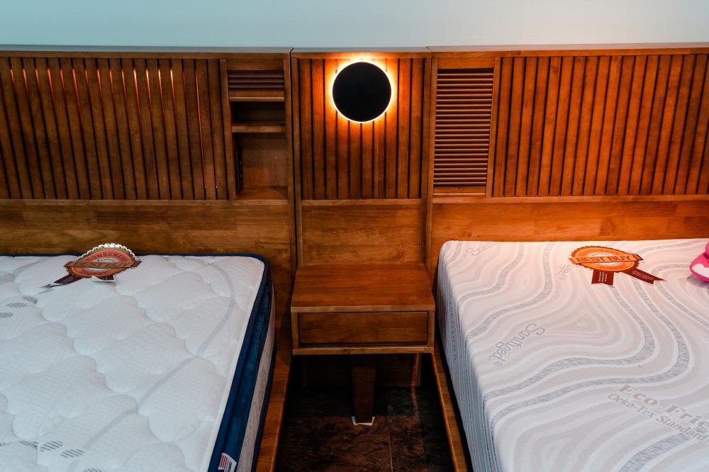 원목 더블 침대