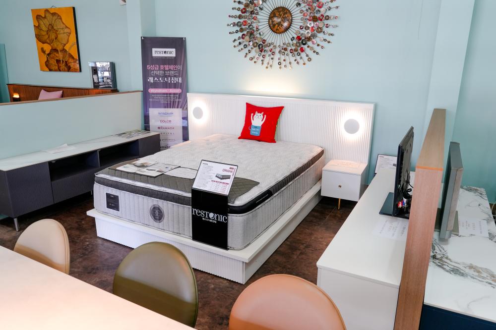 화이트 원목 호텔 침대