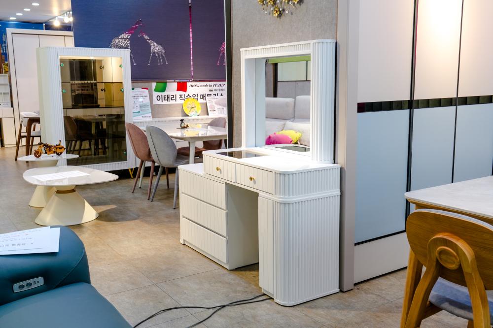 화이트 원목 화장대